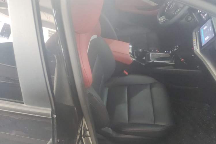 Used MG 5 2021 180 DVVT CVT Youth Luxury Edition Right Front Seat