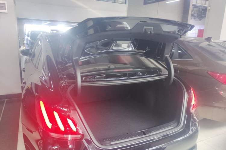 Used MG 5 2021 180 DVVT CVT Youth Luxury Edition Trunk