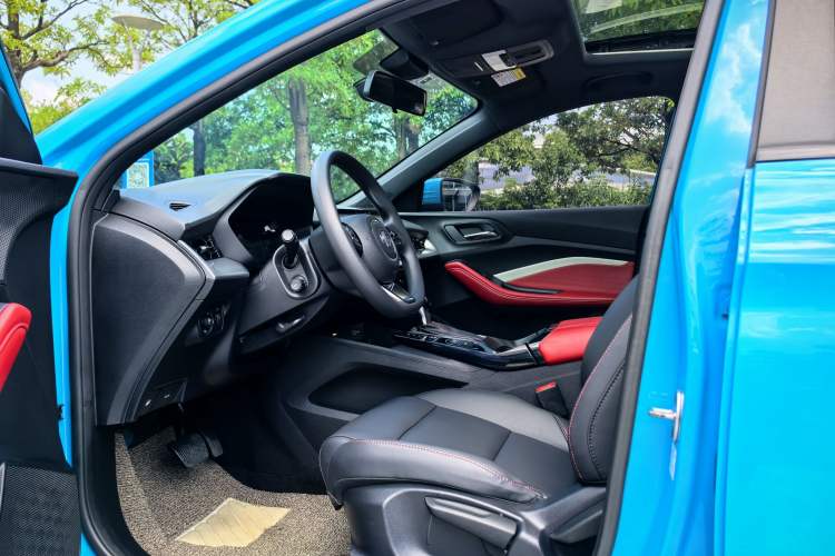 Used MG 5 2022 180 DVVT CVT Youth Luxury Edition Interior 3