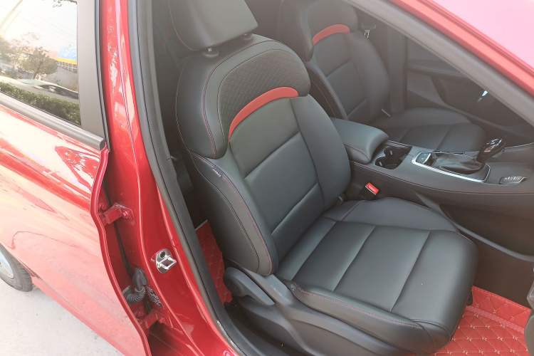 Used MG 5 2025 180 DVVT Global Luxury Edition Right Front Seat