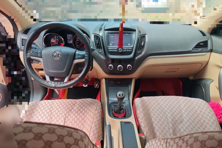 Used MG 5 2012 1.5L Manual Fashion Edition Center Console