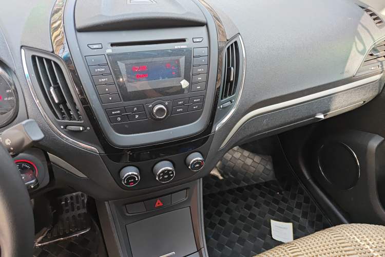 Used MG 5 2012 1.5L Manual Elite Edition Audio And AC Panel