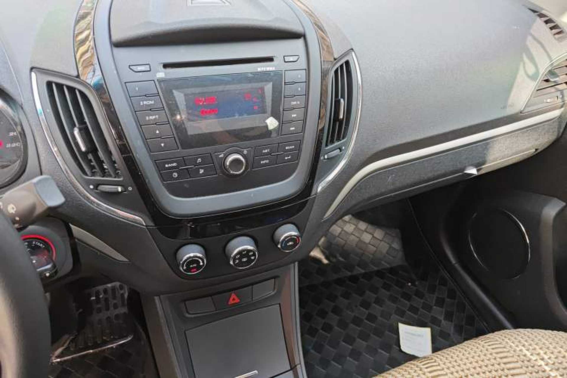 Used MG 5 2012 1.5L Manual Elite Edition Audio And AC Panel