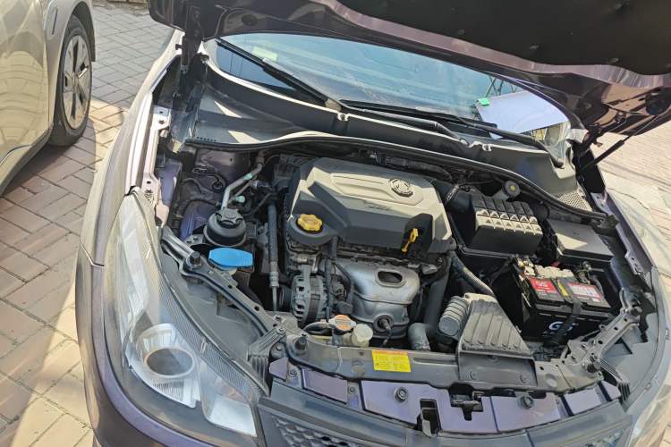 Used MG 5 2012 1.5L Manual Elite Edition Engine Bay Right