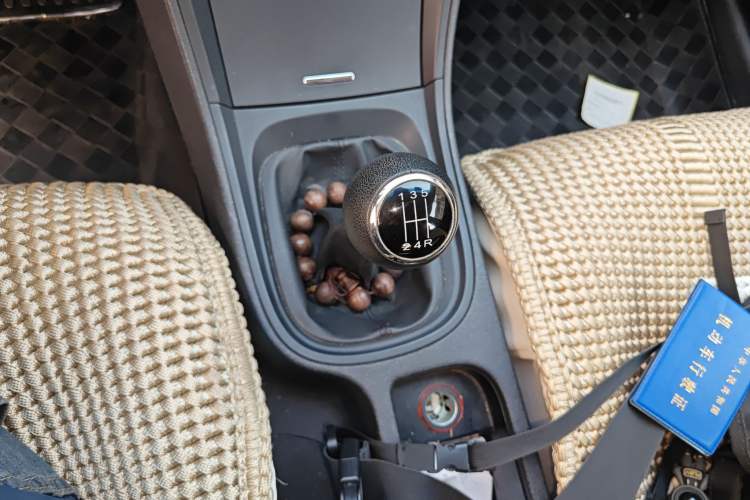 Used MG 5 2012 1.5L Manual Elite Edition Gear Lever