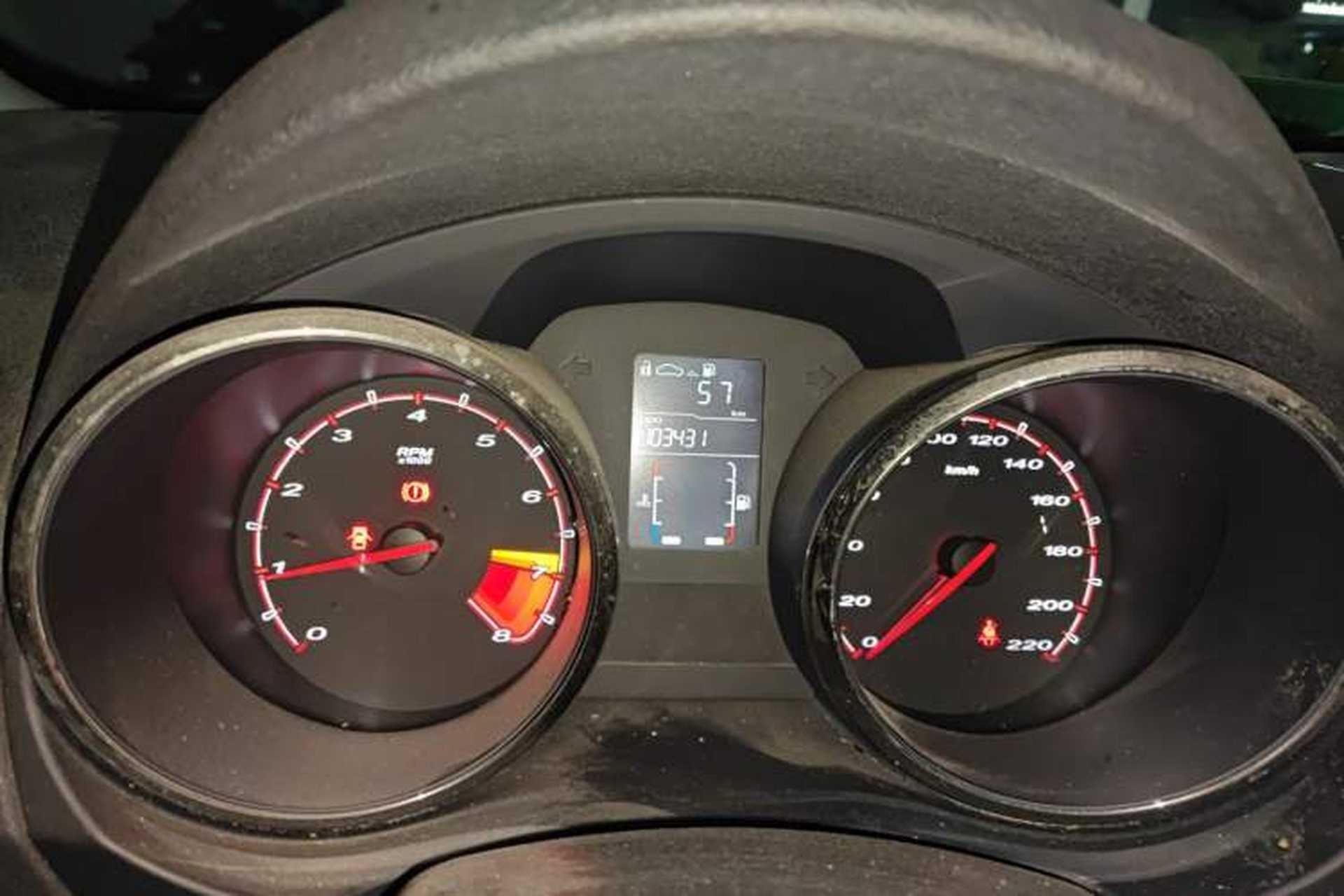 Used MG 5 2012 1.5L Manual Luxury Edition Odometer Close Up