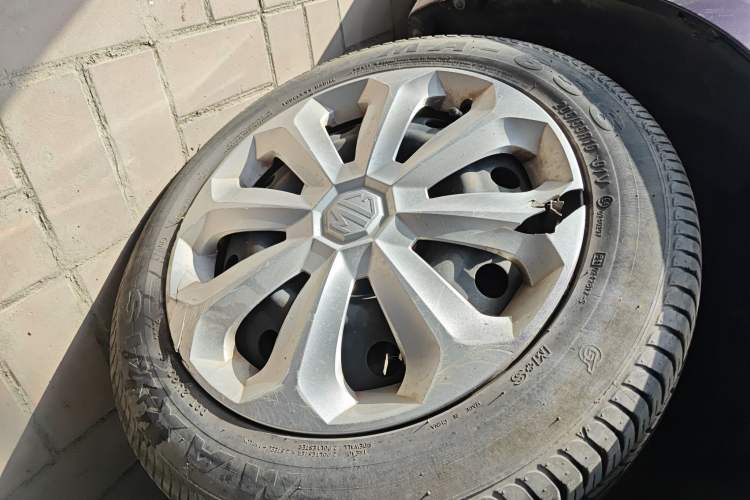 Used MG 5 2012 1.5L Manual Elite Edition Right Front Wheel Hub