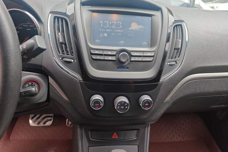 Used MG 5 2012 1.5L Automatic Luxury Edition Audio And AC Panel