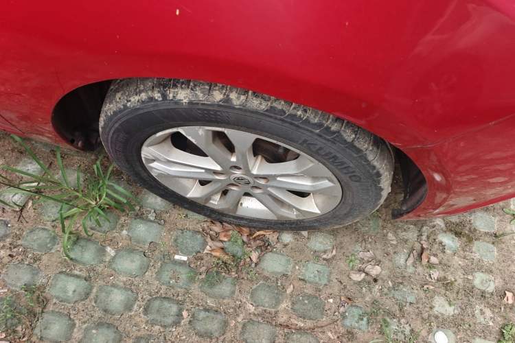 Used MG 5 2012 1.5L Automatic Luxury Edition Right Front Wheel Hub