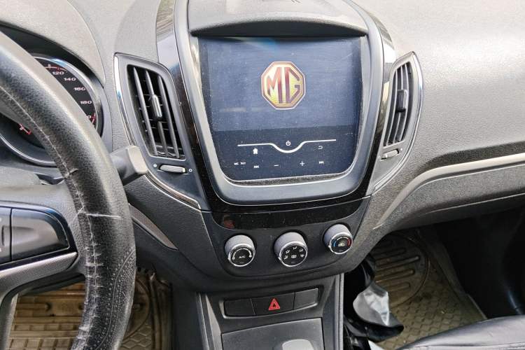 Used MG 5 2012 1.5L Automatic Luxury Edition Audio And AC Panel