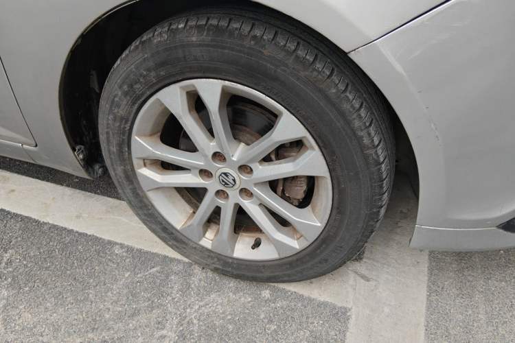 Used MG 5 2012 1.5L Automatic Luxury Edition Right Front Wheel Hub