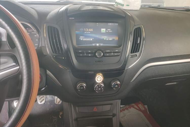 Used MG 5 2012 1.5L Manual Luxury Edition Audio And AC Panel