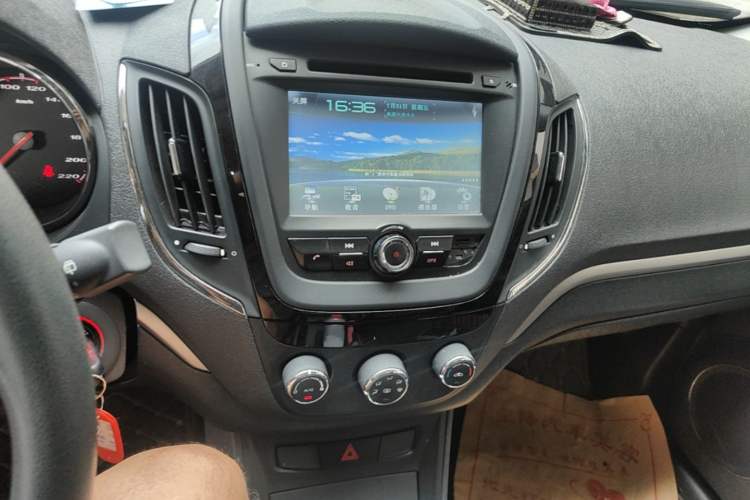 Used MG 5 2012 1.5L Automatic Elite Edition Audio And AC Panel
