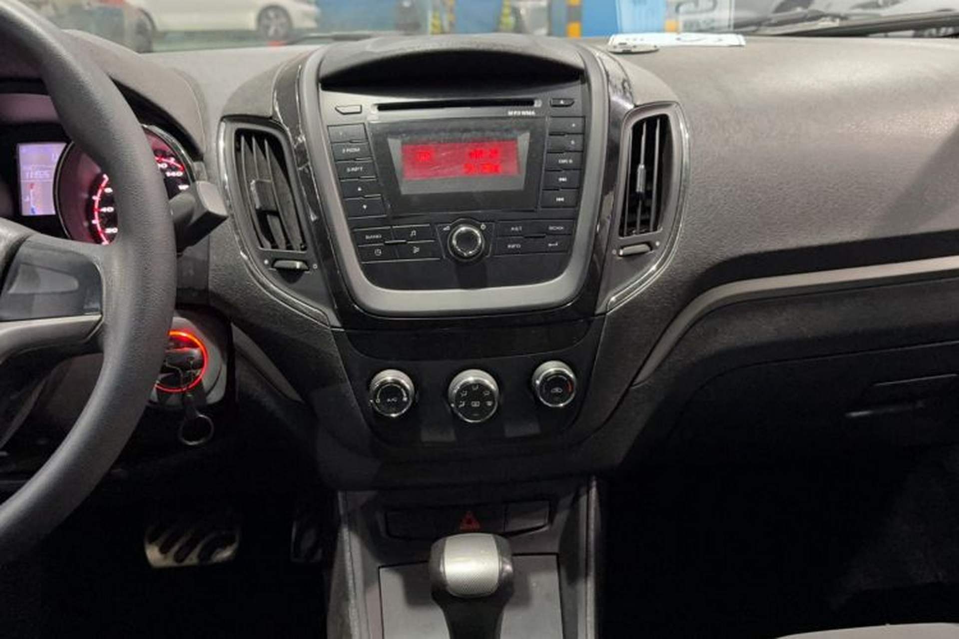 Used MG 5 2012 1.5L Automatic Elite Edition Audio And AC Panel