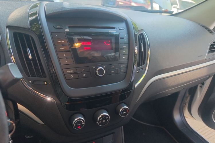 Used MG 5 2012 1.5L Automatic Elite Edition Audio And AC Panel