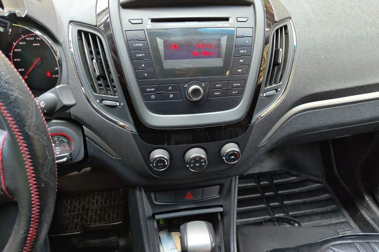 Used MG 5 2012 1.5L Automatic Elite Edition Audio And AC Panel