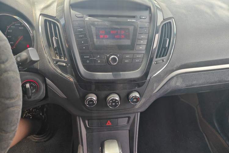 Used MG 5 2012 1.5L Automatic Elite Edition Audio And AC Panel