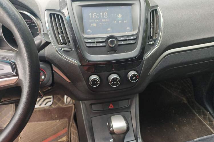 Used MG 5 2012 1.5L Automatic Luxury Edition Audio And AC Panel