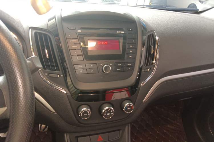 Used MG 5 2012 1.5L Automatic Elite Edition Audio And AC Panel