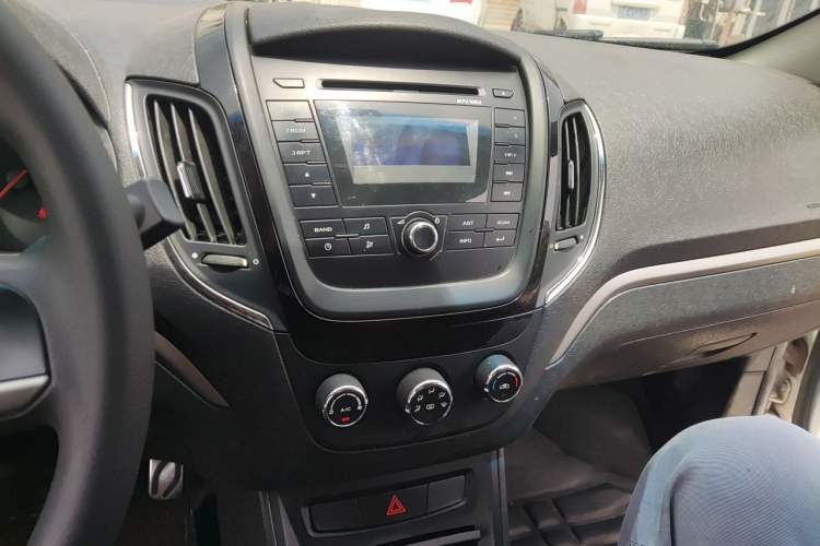 Used MG 5 2012 1.5L Manual Elite Edition Audio And AC Panel