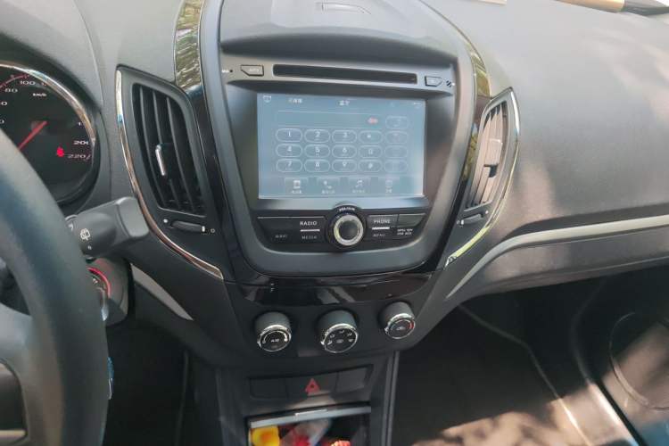 Used MG 5 2012 1.5L Manual Fashion Edition Audio And AC Panel