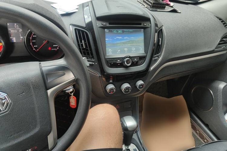 Used MG 5 2012 1.5L Automatic Elite Edition Center Console