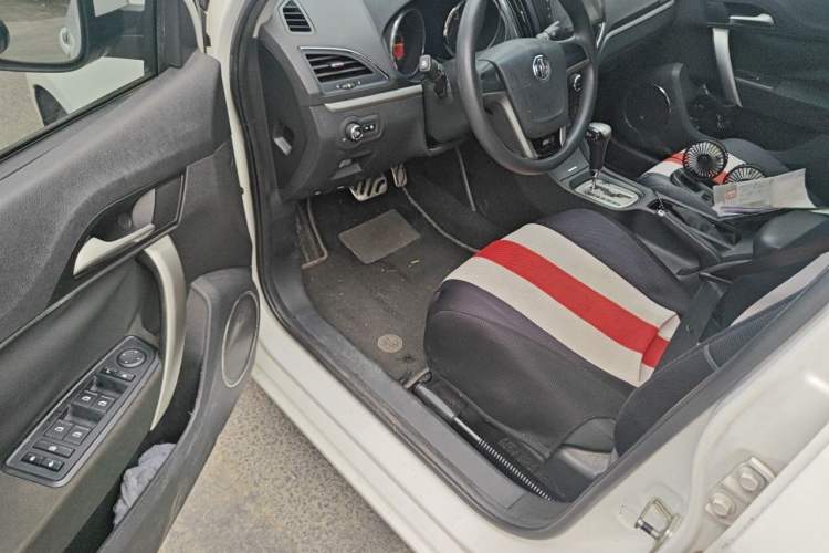 Used MG 5 2012 1.5L Automatic Elite Edition Driver Seat