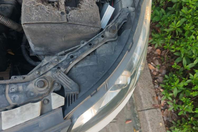 Used MG 5 2012 1.5L Automatic Elite Edition Engine Bay Left