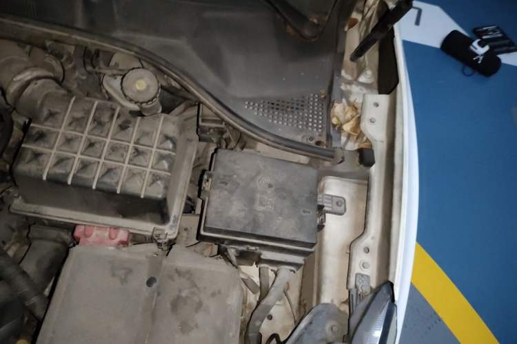 Used MG 5 2012 1.5L Automatic Elite Edition Engine Bay Left