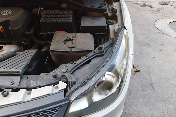 Used MG 5 2012 1.5L Automatic Luxury Edition Engine Bay Left