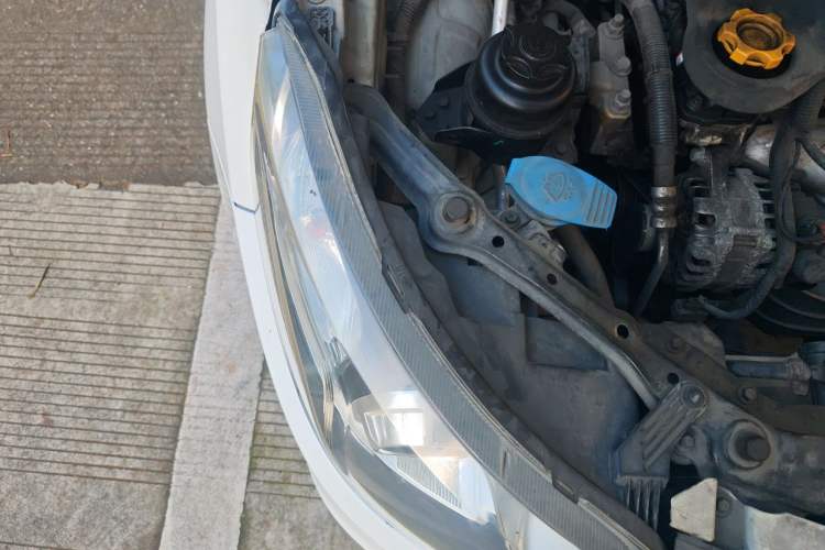 Used MG 5 2012 1.5L Automatic Elite Edition Engine Bay Right