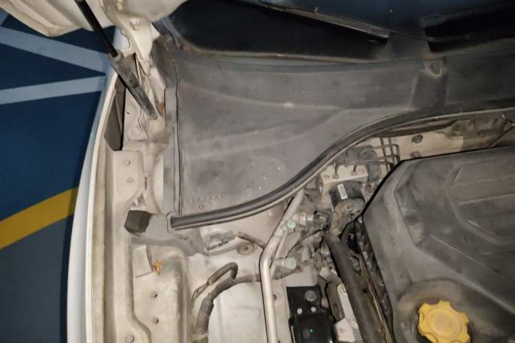 Used MG 5 2012 1.5L Automatic Elite Edition Engine Bay Right