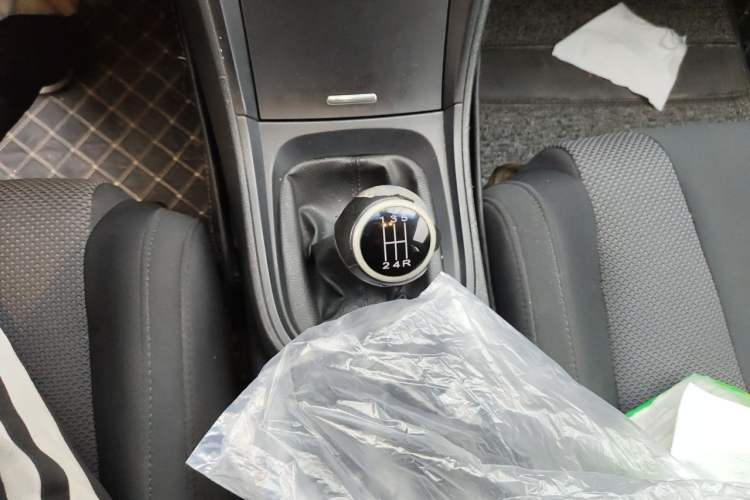 Used MG 5 2012 1.5L Manual Elite Edition Gear Lever