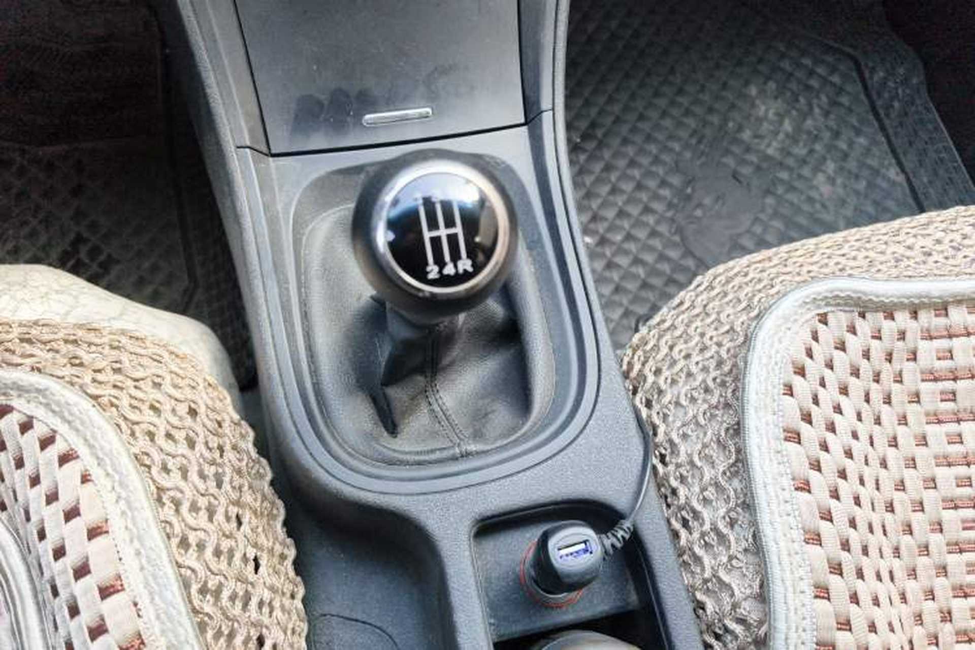 Used MG 5 2012 1.5L Manual Elite Edition Gear Lever