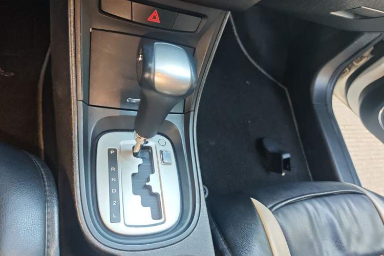 Used MG 5 2012 1.5L Automatic Elite Edition Gear Lever