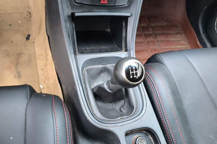 Used MG 5 2012 1.5L Manual Elite Edition Gear Lever