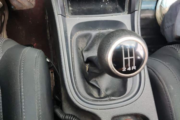Used MG 5 2012 1.5L Manual Elite Edition Gear Lever