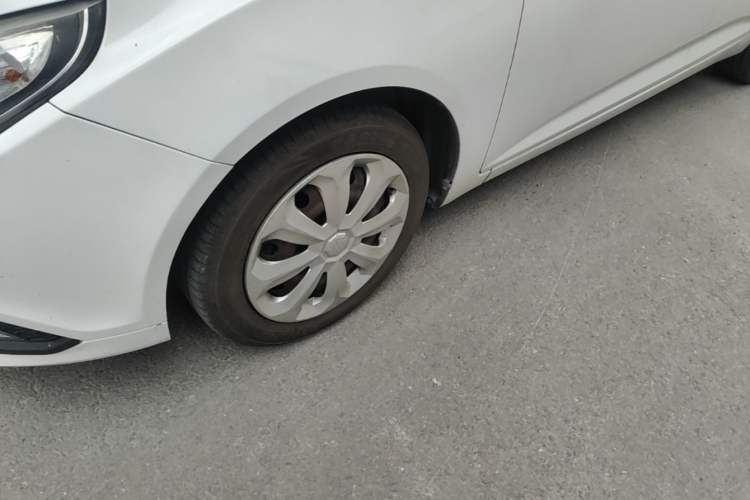 Used MG 5 2012 1.5L Automatic Elite Edition Left Front Wheel Hub