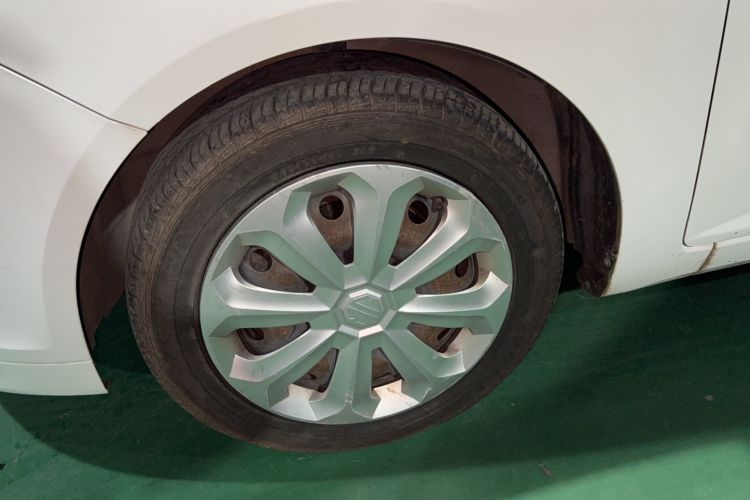 Used MG 5 2012 1.5L Automatic Elite Edition Left Front Wheel Hub