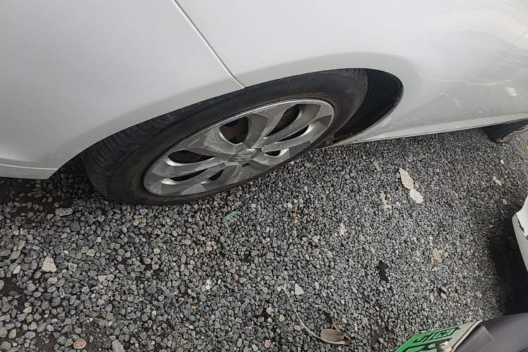 Used MG 5 2012 1.5L Automatic Elite Edition Left Front Wheel Hub