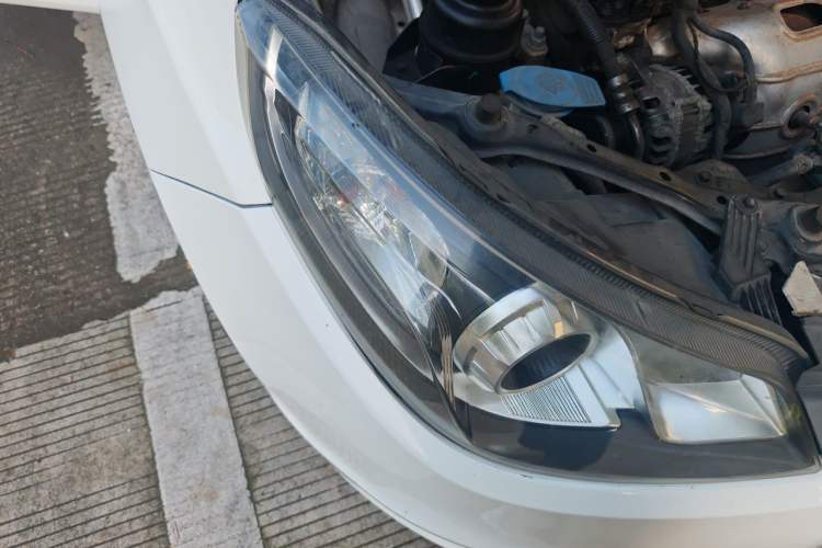 Used MG 5 2012 1.5L Automatic Elite Edition Right Front Headlight