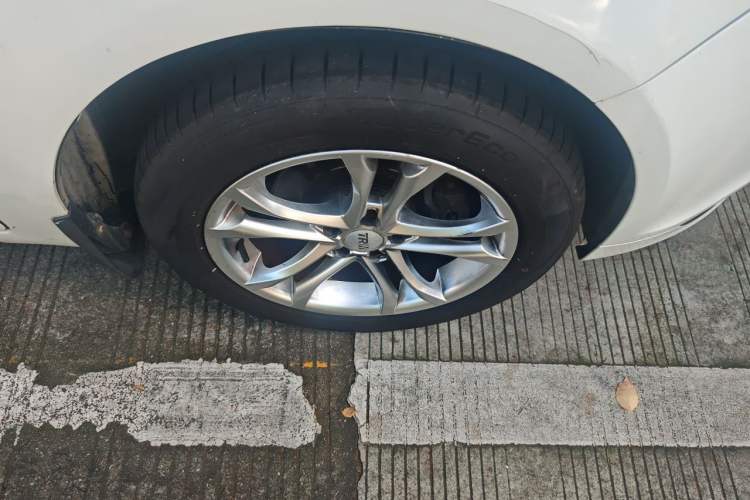 Used MG 5 2012 1.5L Automatic Elite Edition Right Front Wheel Hub