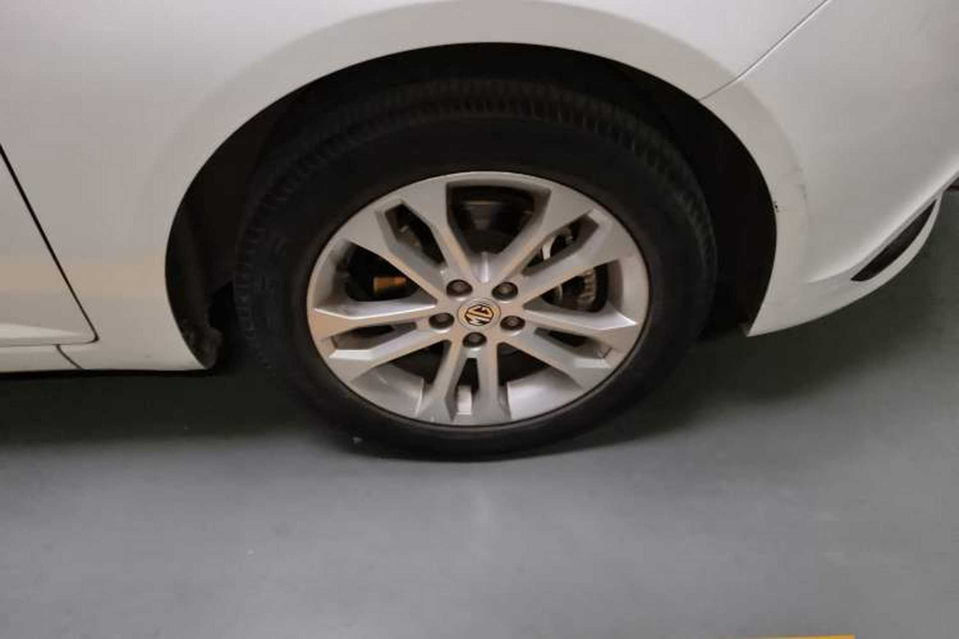 Used MG 5 2012 1.5L Automatic Navigation Edition Right Front Wheel Hub