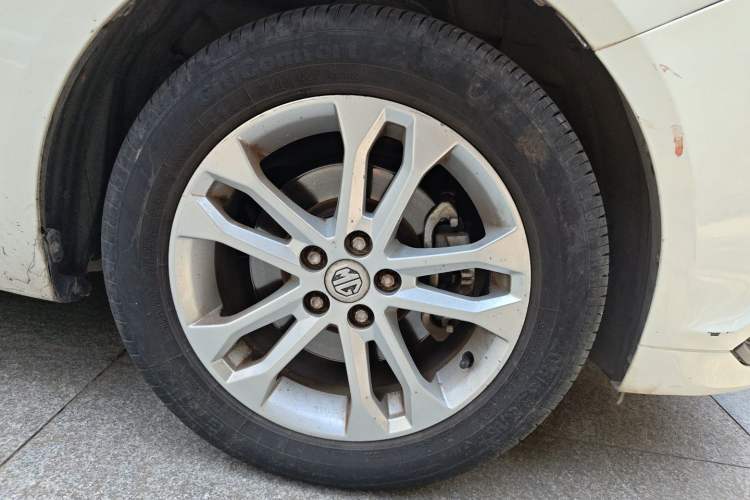 Used MG 5 2012 1.5L Automatic Elite Edition Right Front Wheel Hub