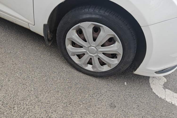 Used MG 5 2012 1.5L Automatic Elite Edition Right Front Wheel Hub