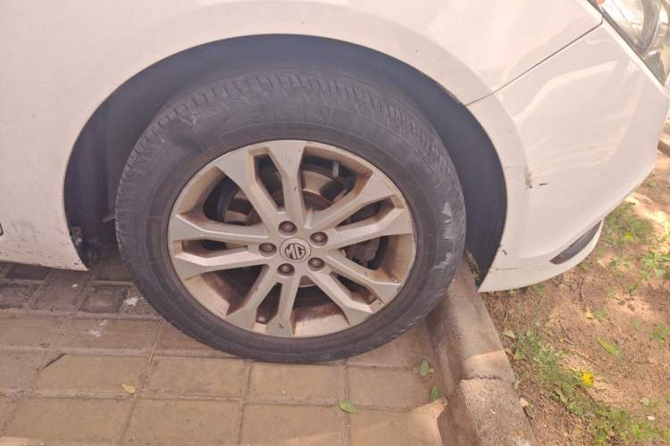 Used MG 5 2012 1.5L Automatic Elite Edition Right Front Wheel Hub