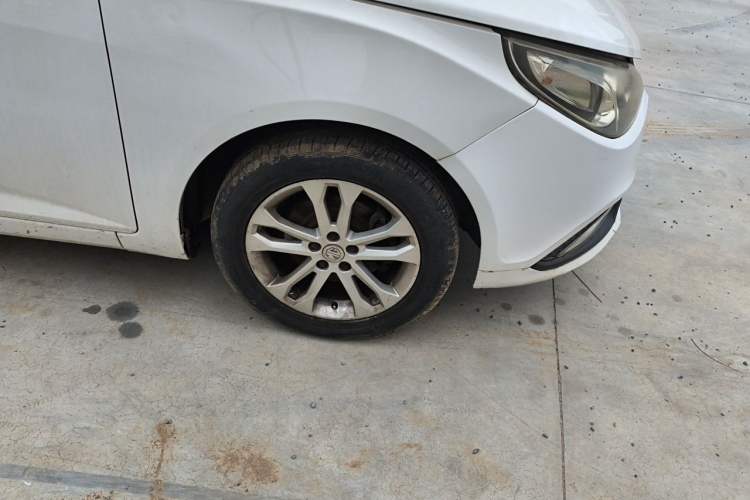 Used MG 5 2012 1.5L Manual Elite Edition Right Front Wheel Hub