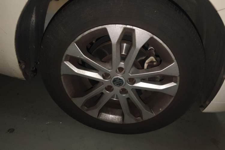 Used MG 5 2012 1.5L Automatic Luxury Edition Right Front Wheel Hub