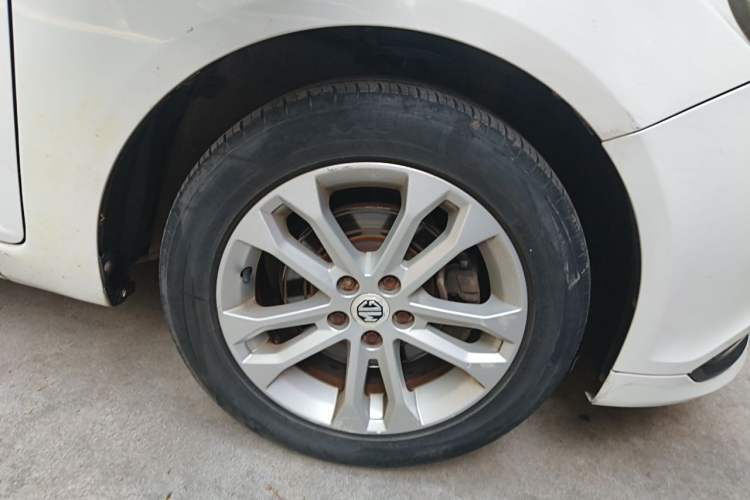 Used MG 5 2012 1.5L Automatic Luxury Edition Right Front Wheel Hub