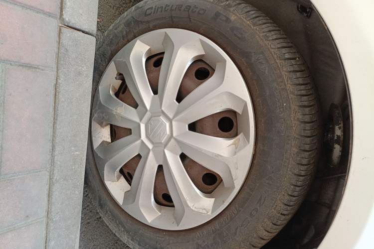 Used MG 5 2012 1.5L Automatic Elite Edition Right Front Wheel Hub